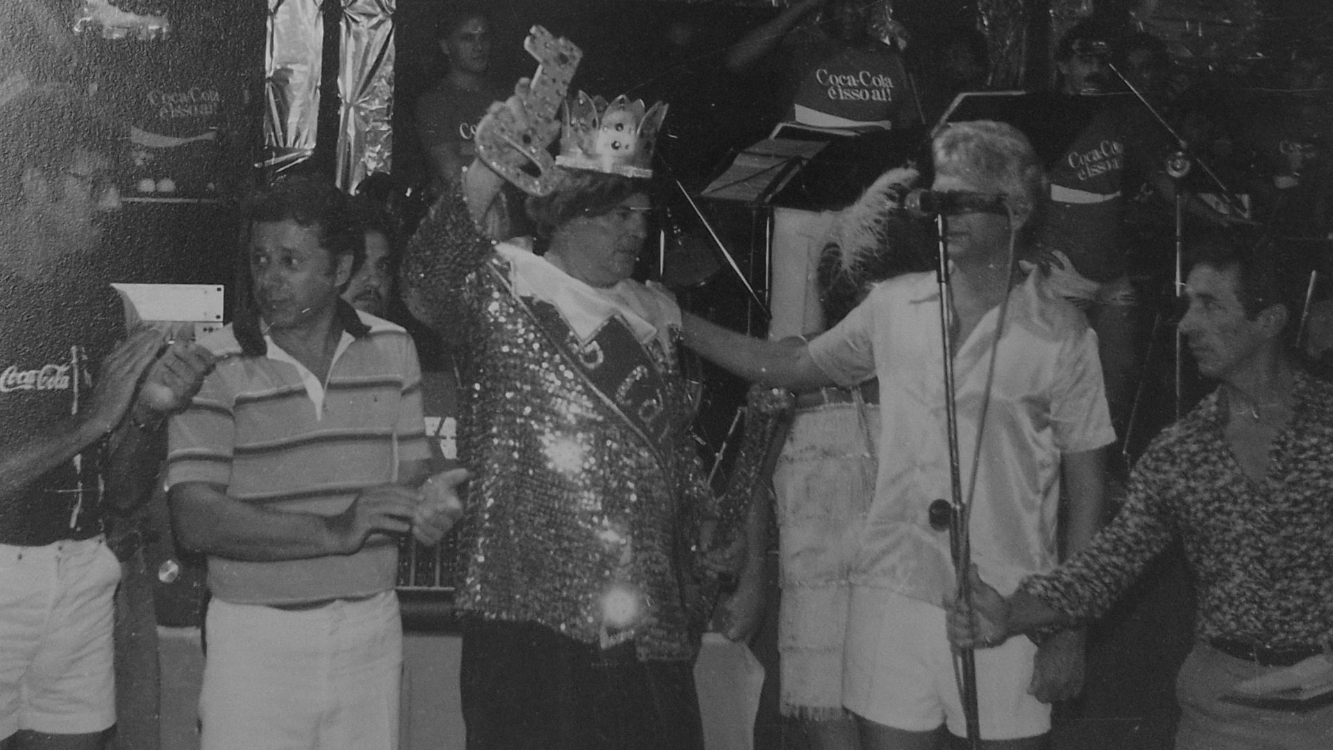 Baile Verde & Branco nos anos 80: Secretário de Cultura, Esporte e Turismo, Aírson da Rosa, rei Momo Topanotti e prefeito José Augusto Hülse / Arquivo SRUM